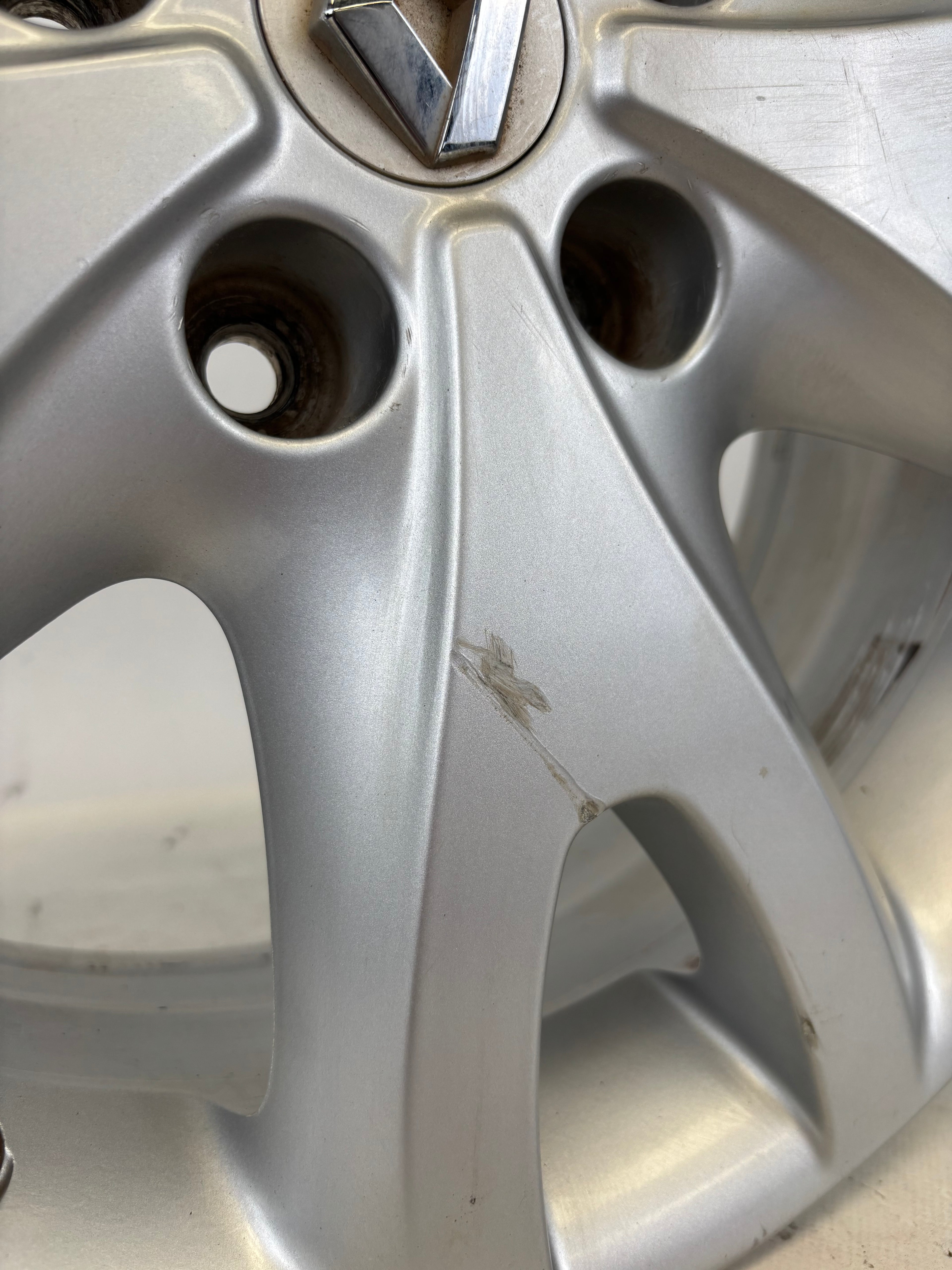 4 Cerchi in lega Renault da 17”