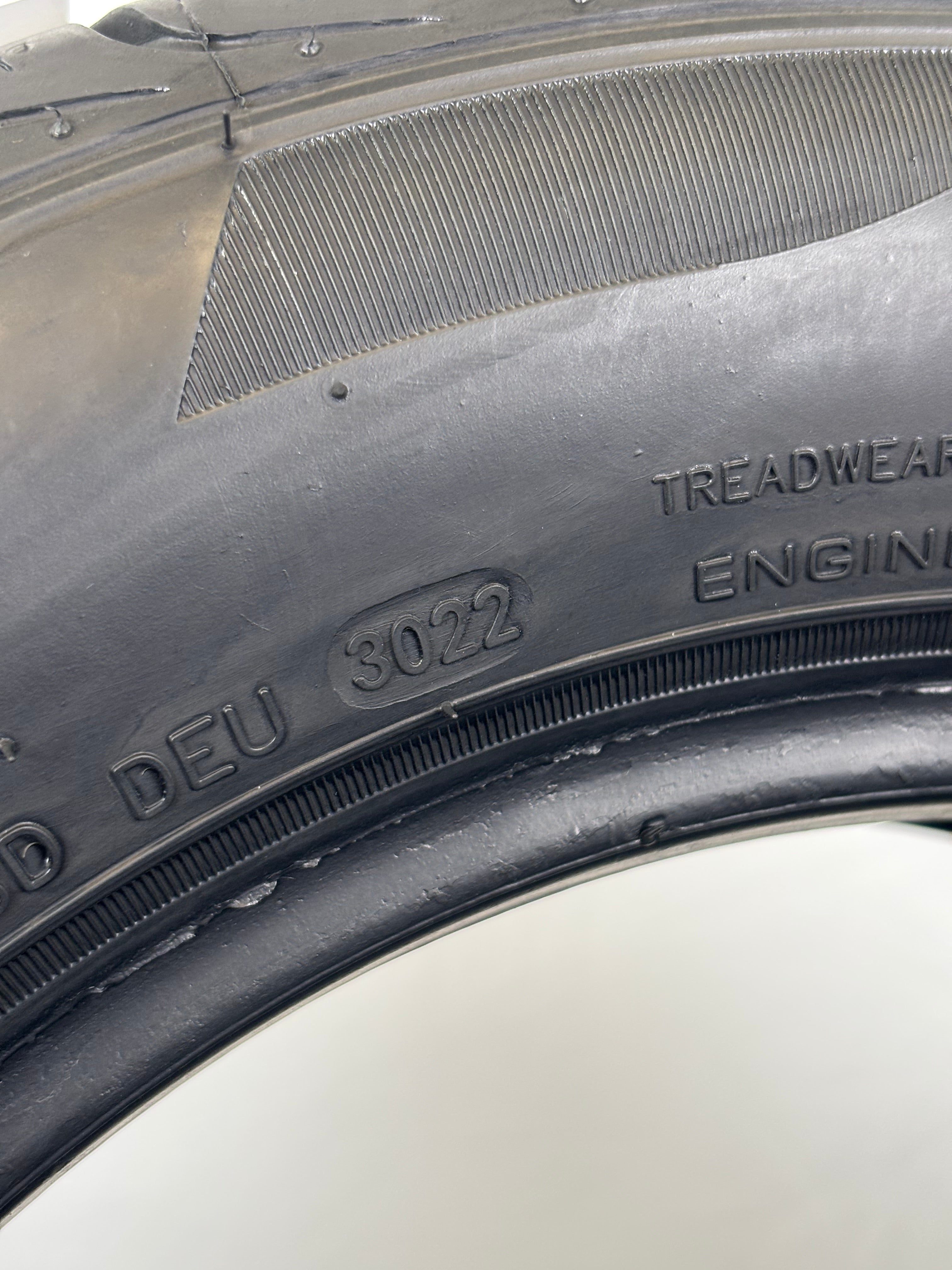 155/70 R13 75T Momo Outrun M1
