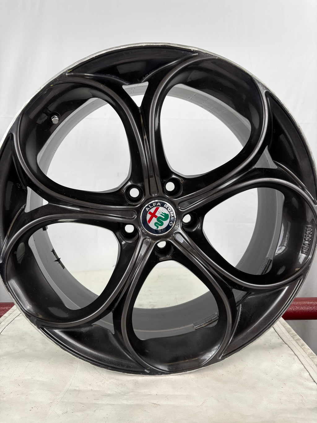 1 Cerchio in lega Alfa Romeo da 19”