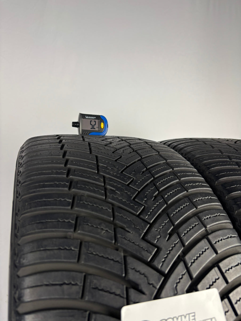 255/35 R19 96Y Pirelli All Season SF2 M+S
