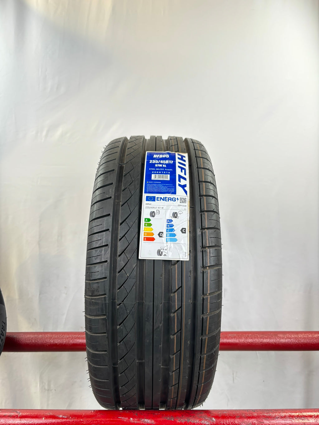 235/45 R17 97W XL Hifly HF805