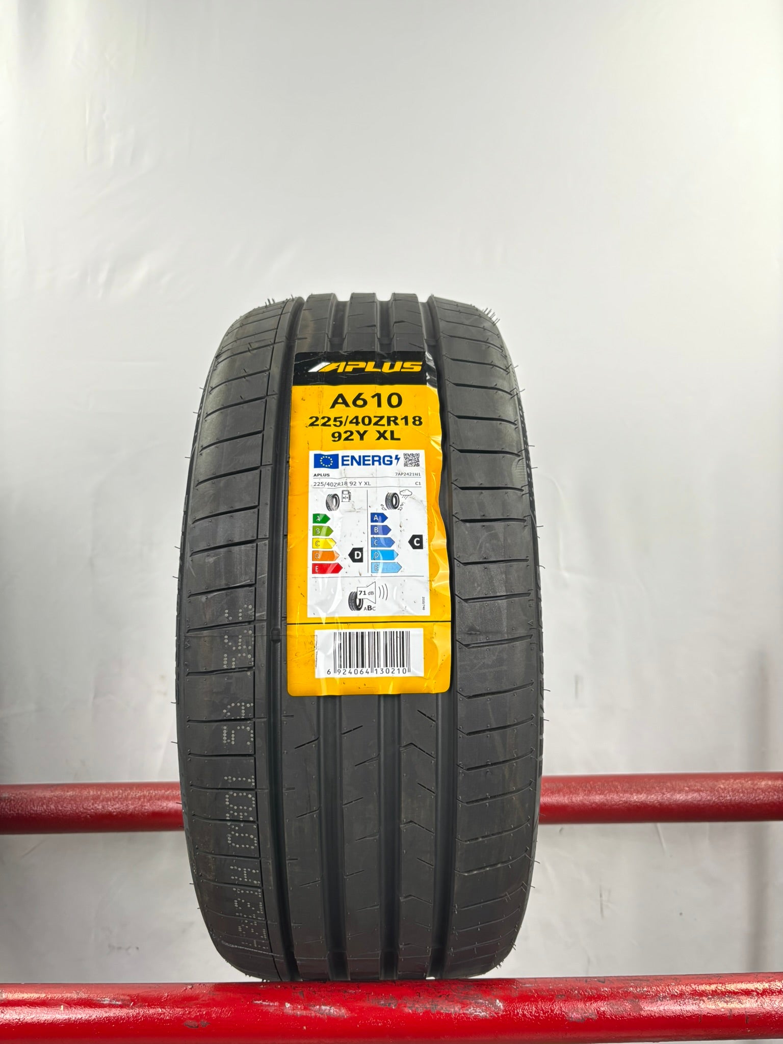 225/40 R18 92Y XL APLUS A610