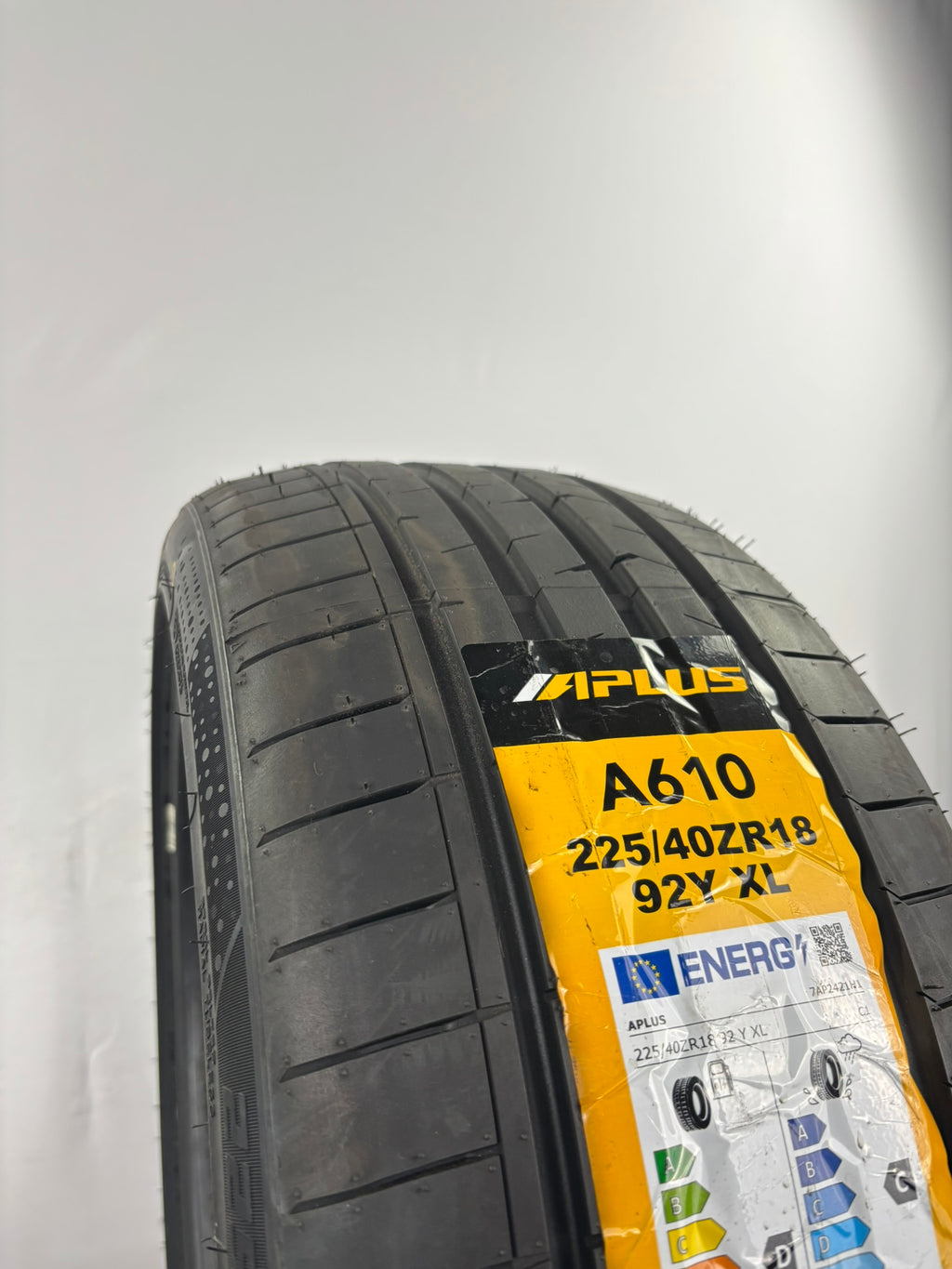 225/40 R18 92Y XL APLUS A610