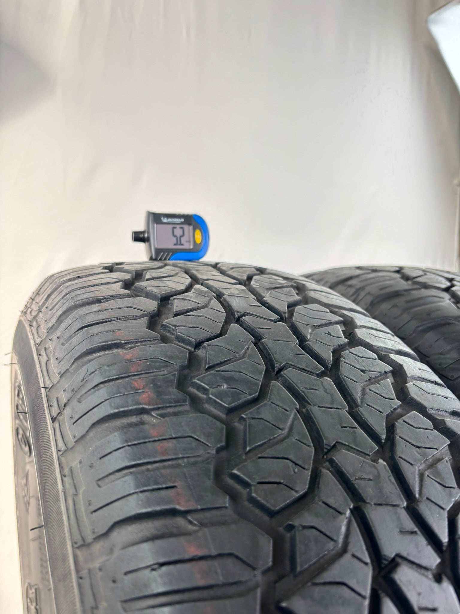 255/70 R16 111T Lanvigator Catchfors A/T M+S