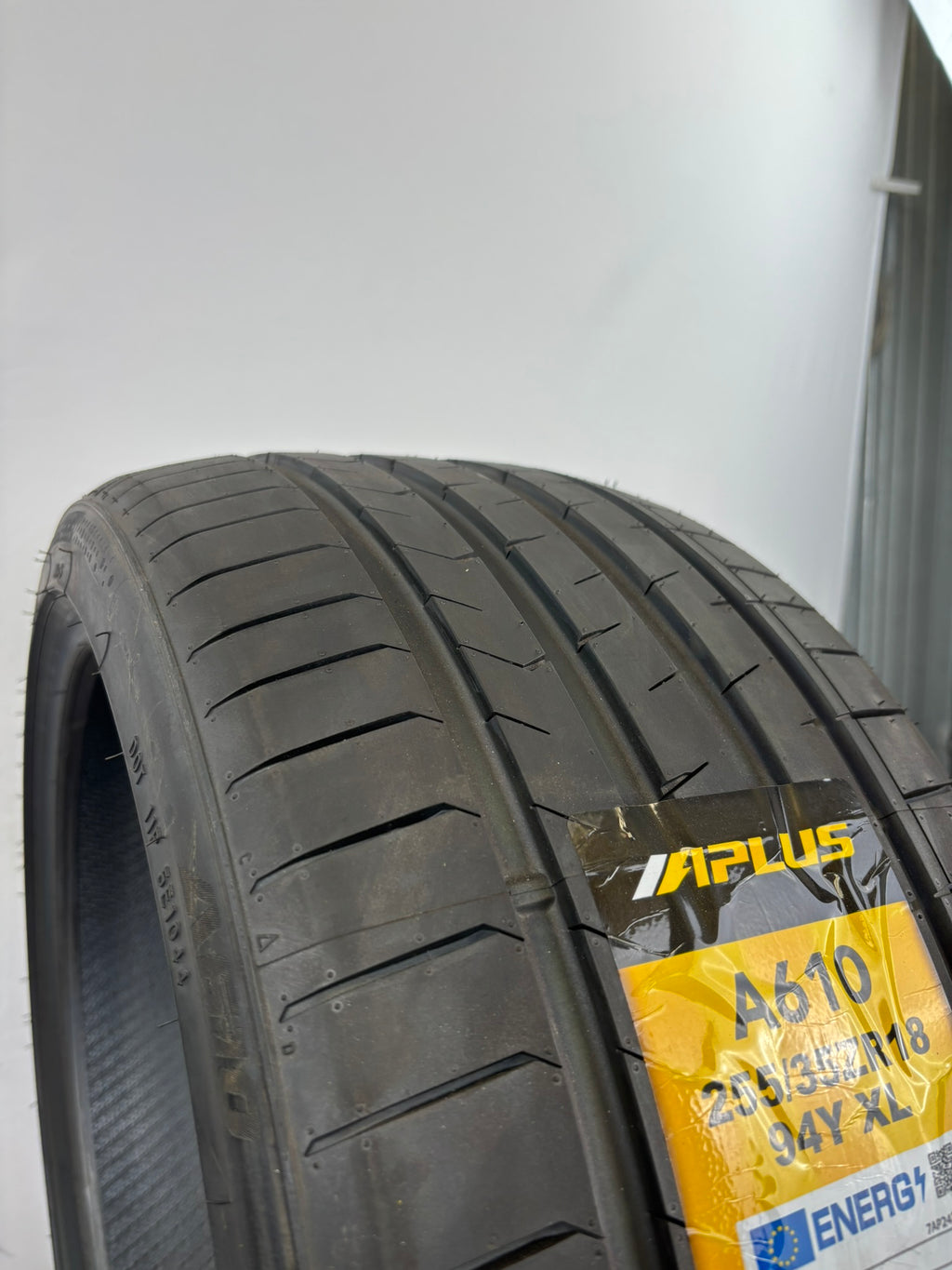 255/35 R18 94Y XL Aplus A610 M+S