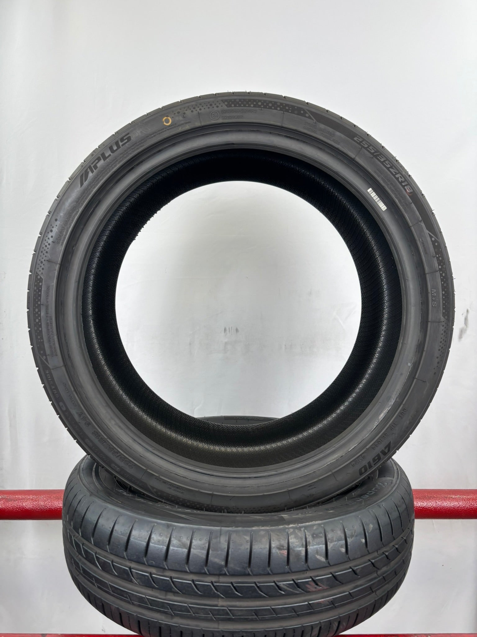 255/35 R18 94Y XL Aplus A610 M+S