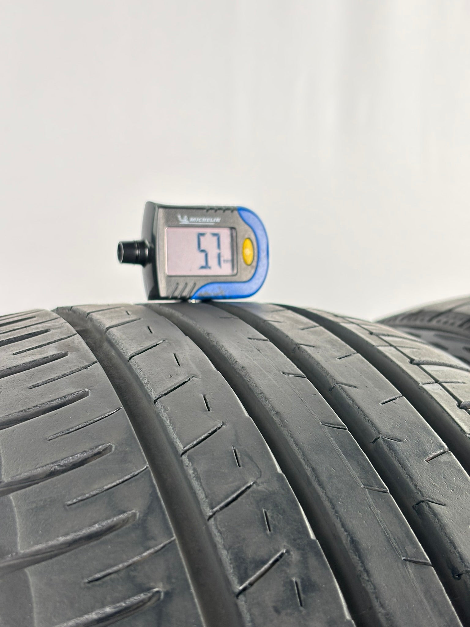 225/35 R19 88W XL Yokohama Ae51