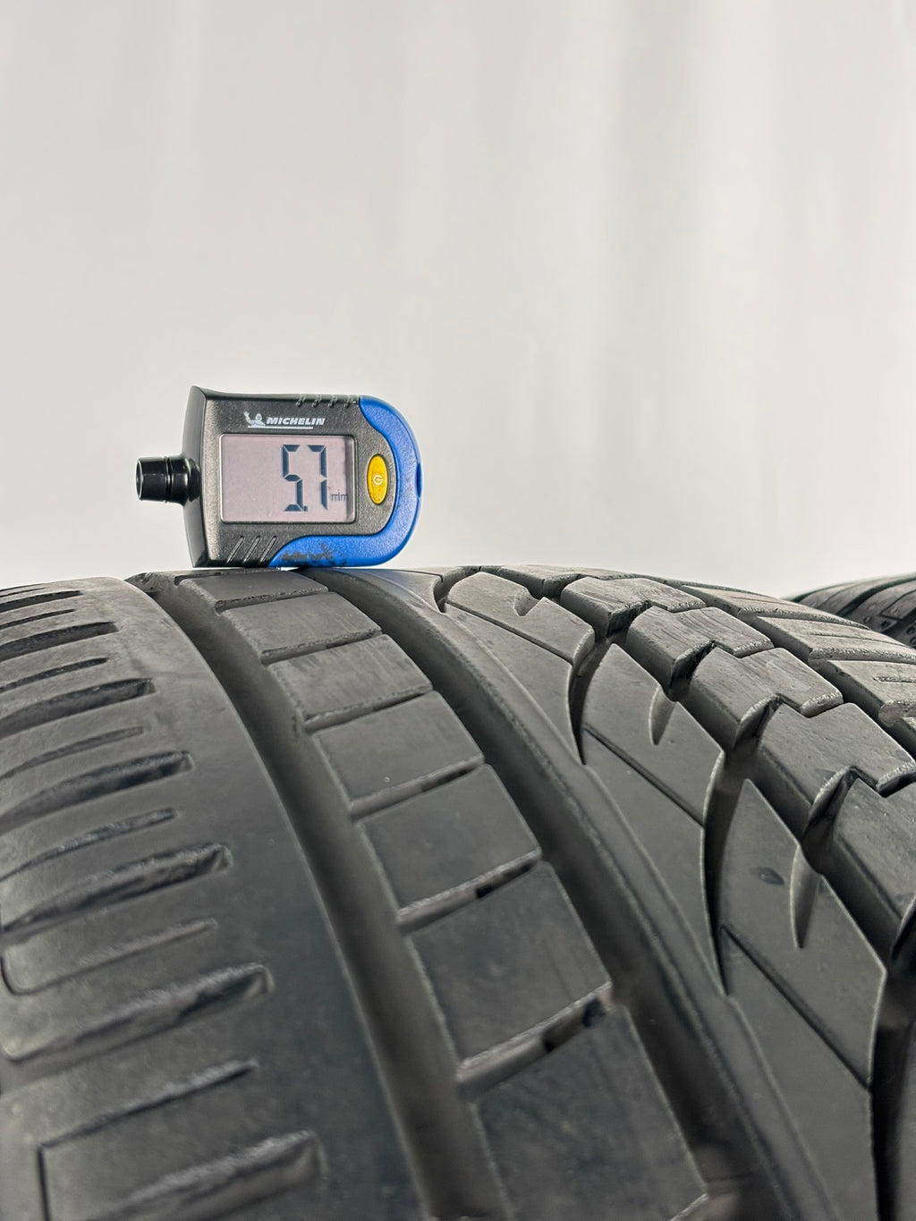 255/45 R19 100V Continental CrossContact M0
