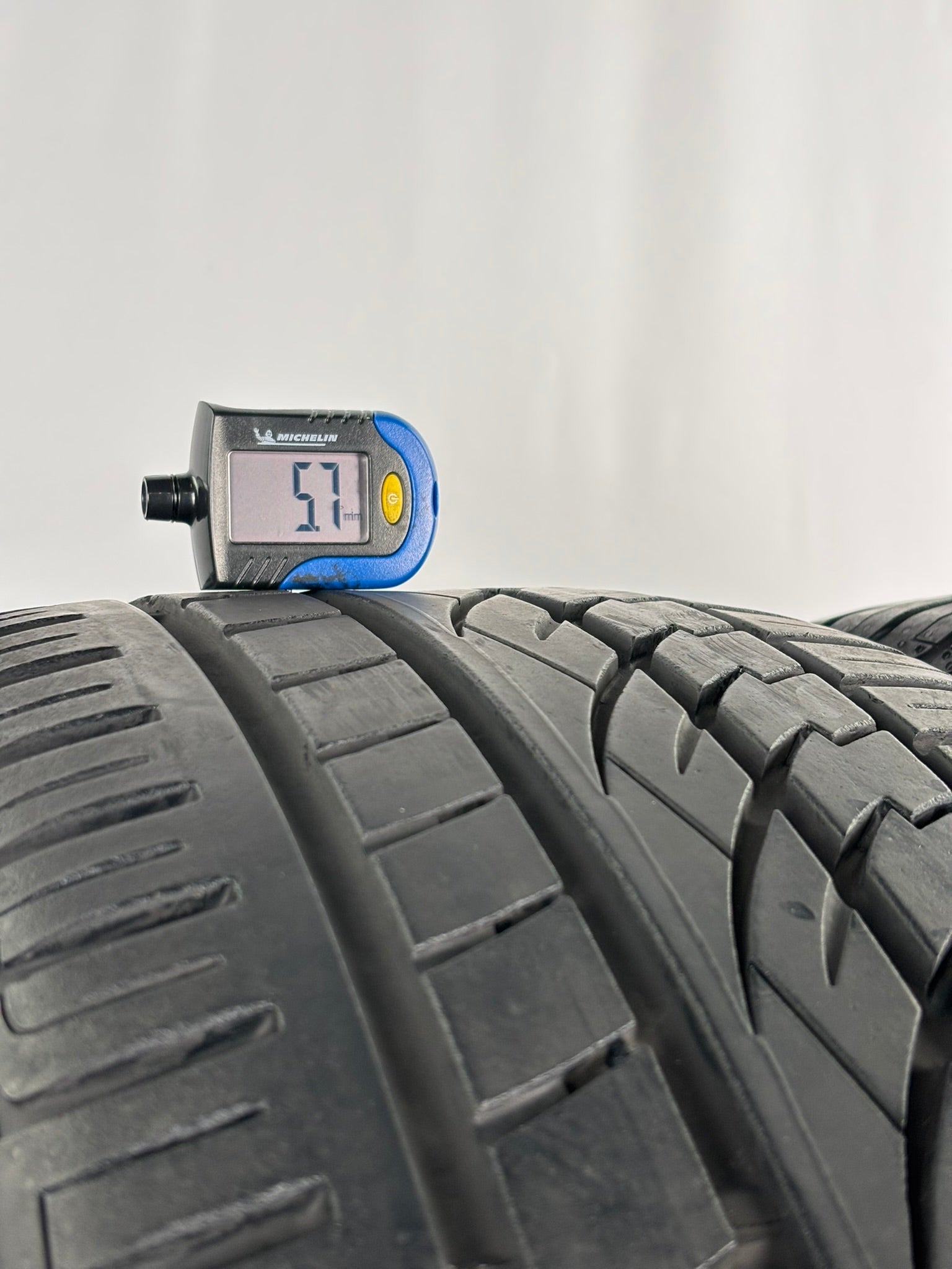 255/45 R19 100V Continental CrossContact M0