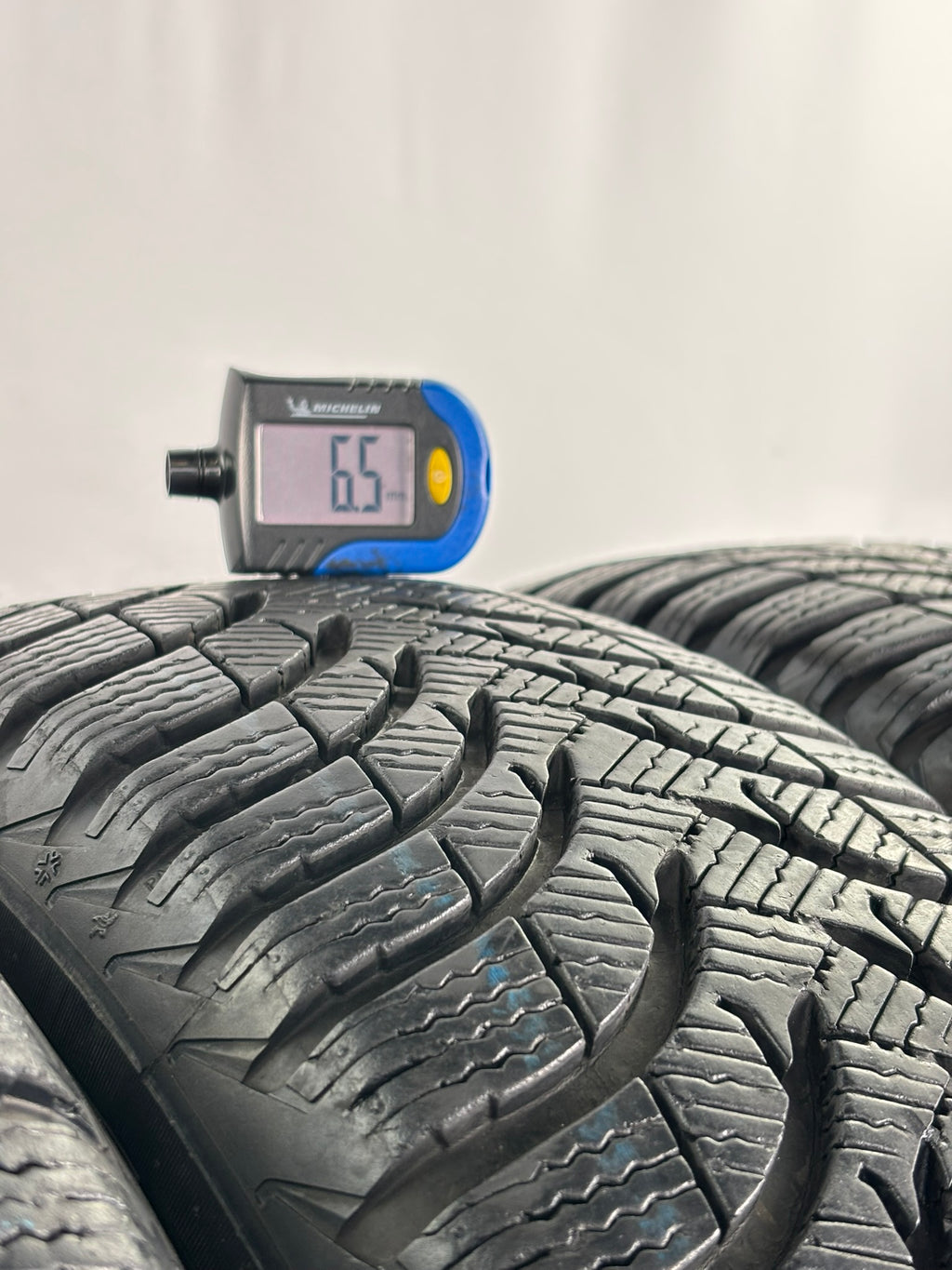 185/60 R15 88H XL Michelin Alpin 4