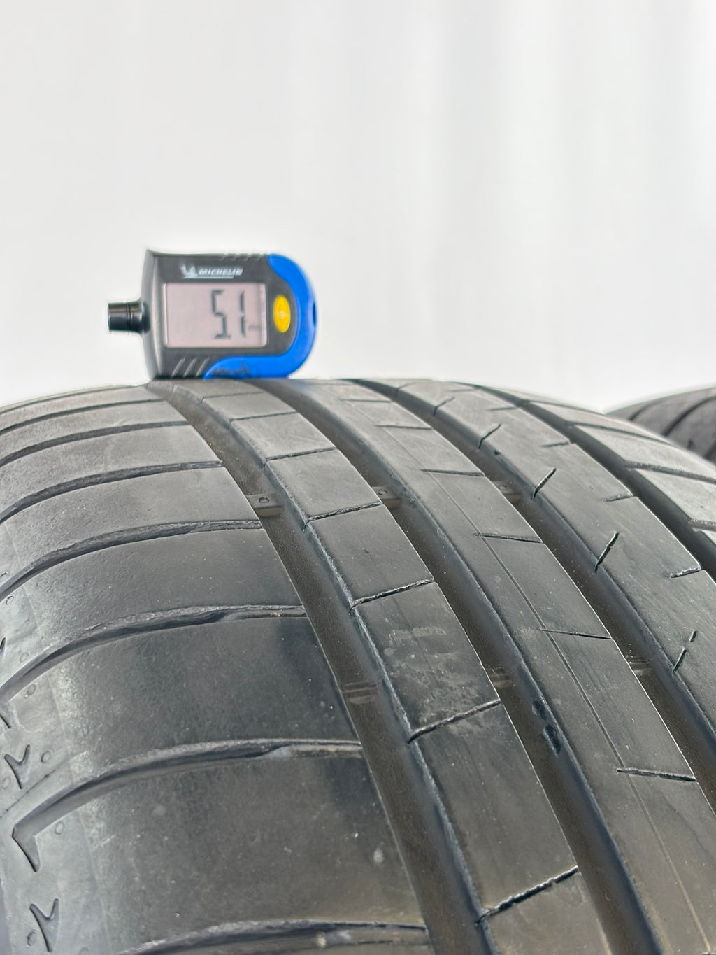 235/50 R19 99V Bridgestone Alenza AO