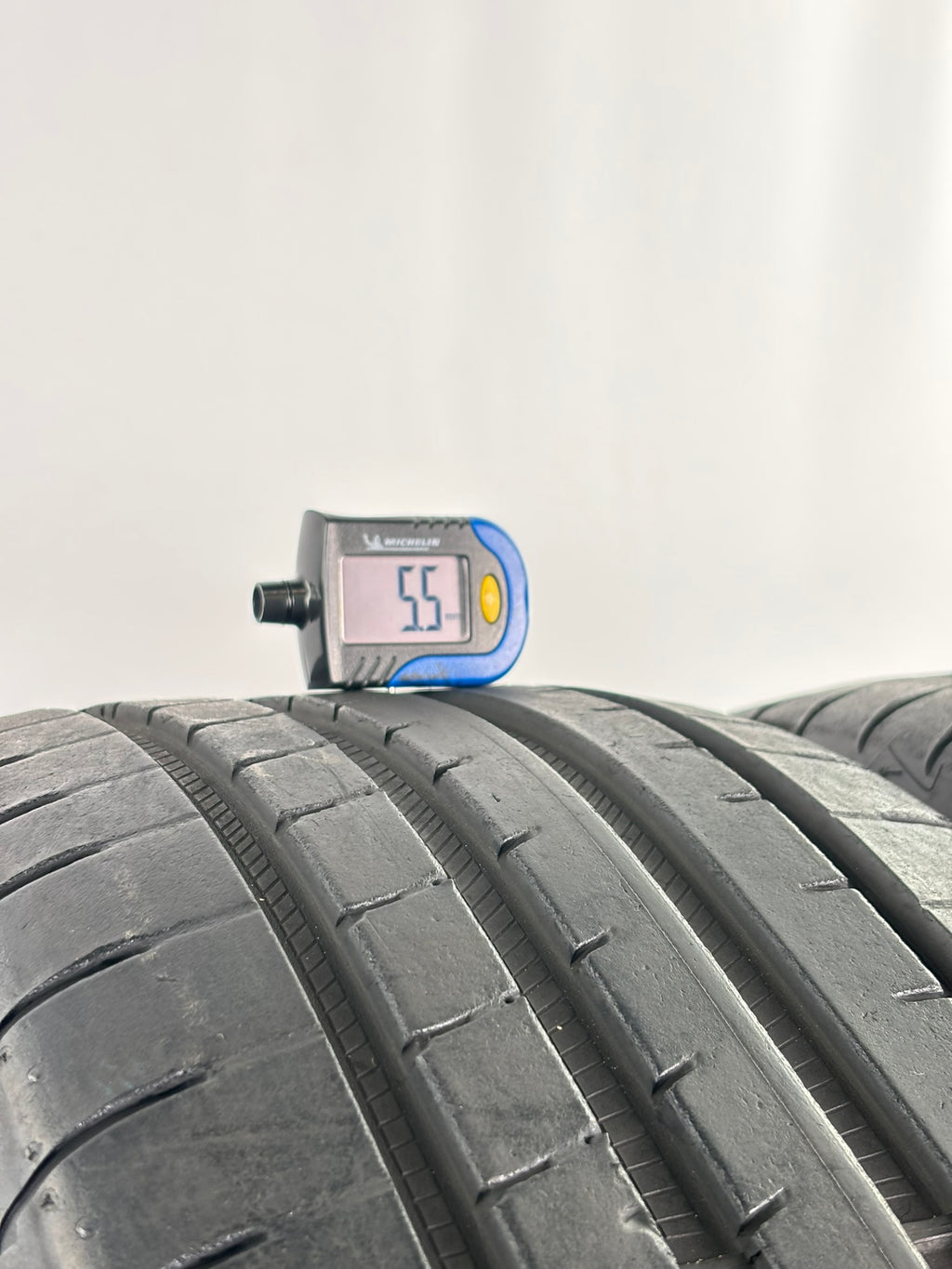 245/40 R19 98Y XL Good Year  Eagle F1