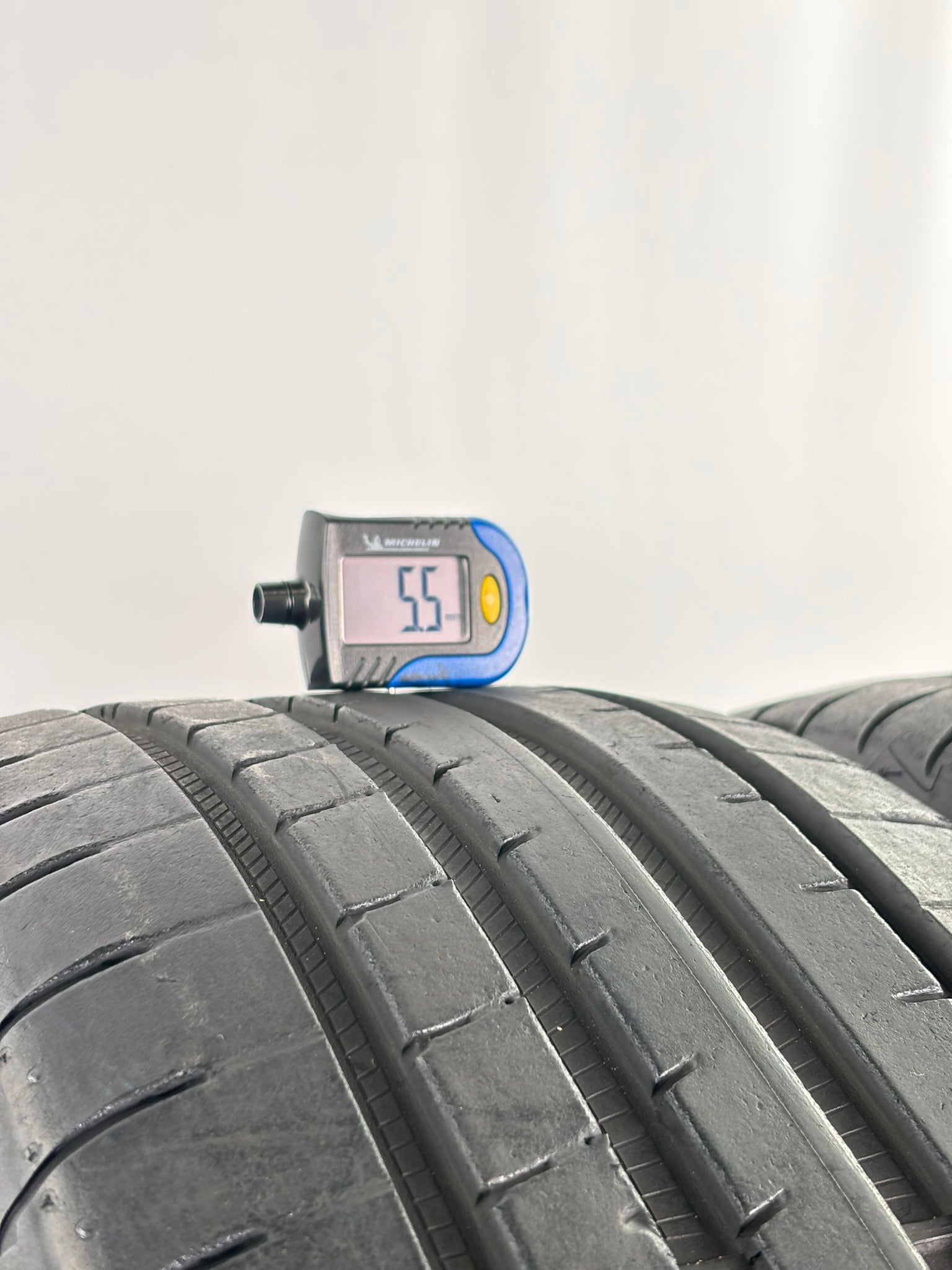 245/40 R19 98Y XL Good Year  Eagle F1