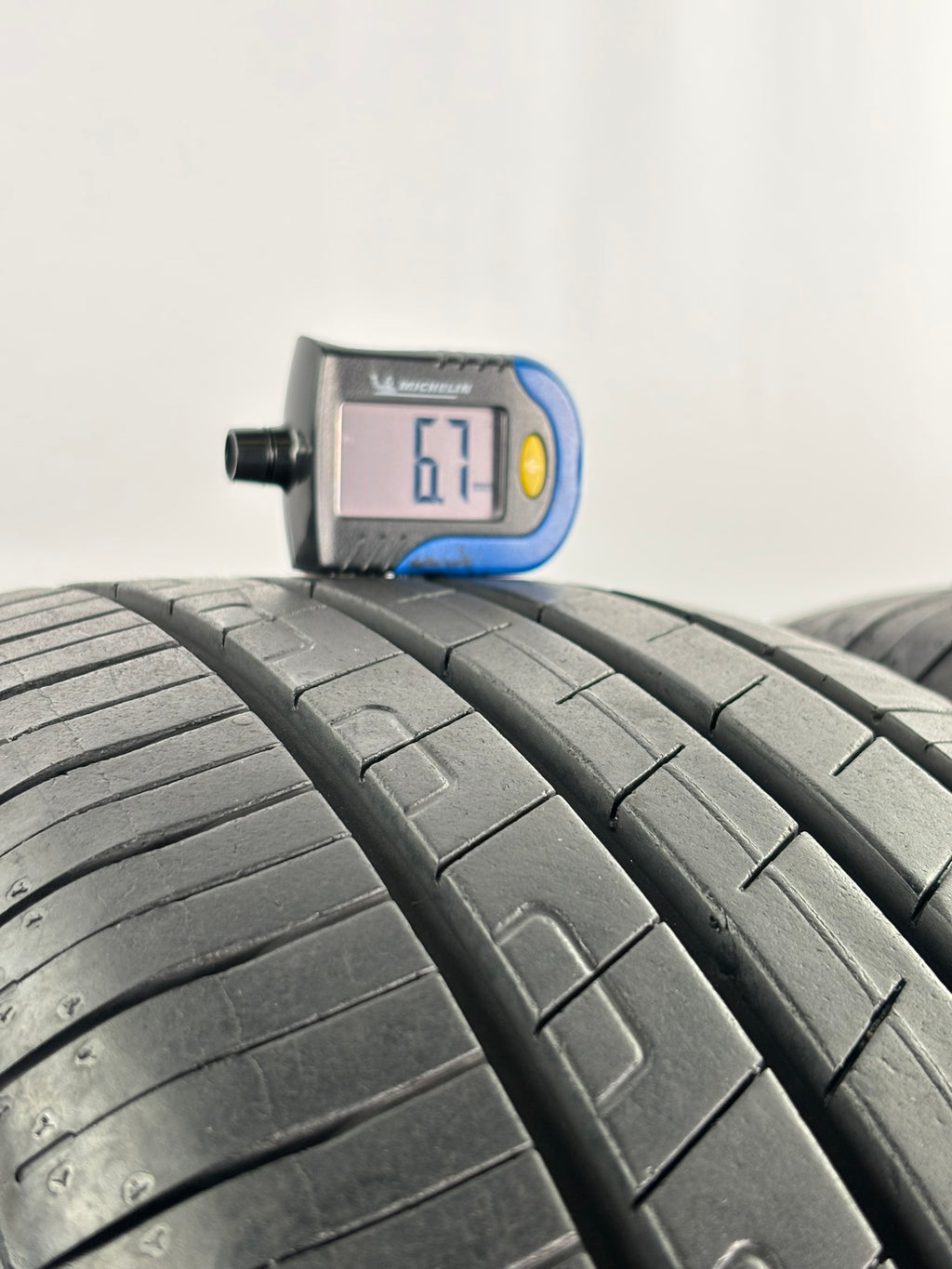 215/55 R17 98W Good Year Efficient Grip