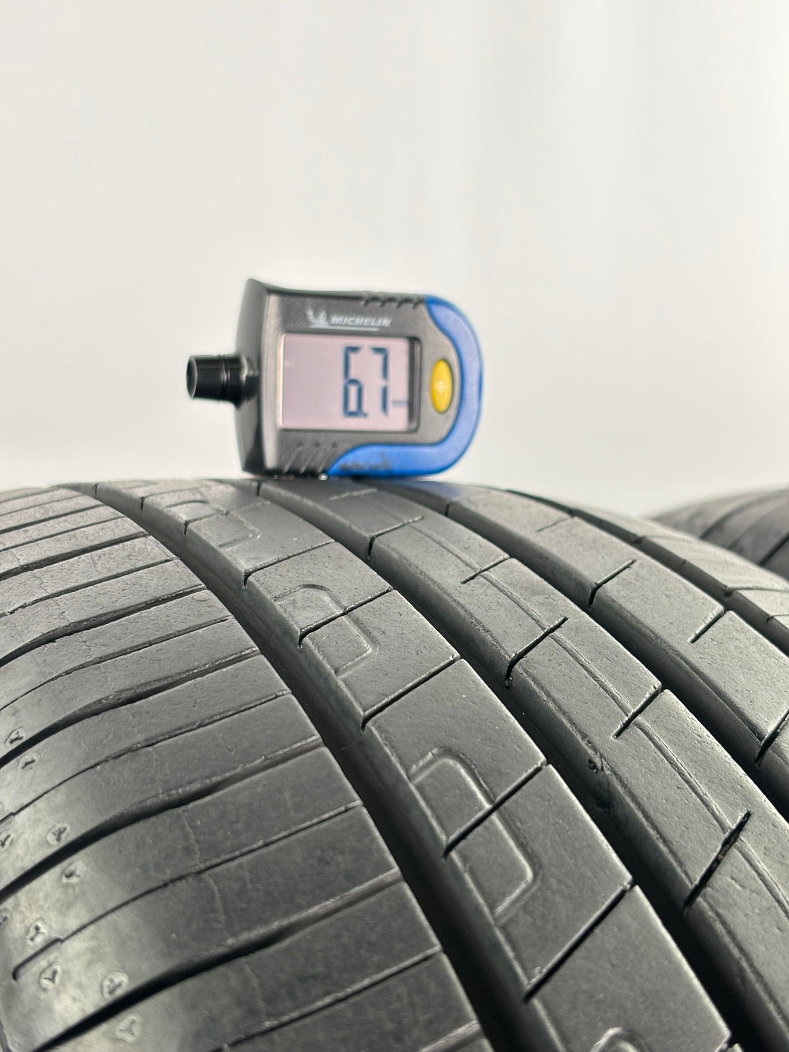 215/55 R17 98W Good Year Efficient Grip