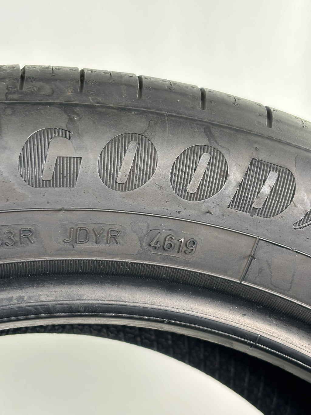 215/55 R17 98W Good Year Efficient Grip