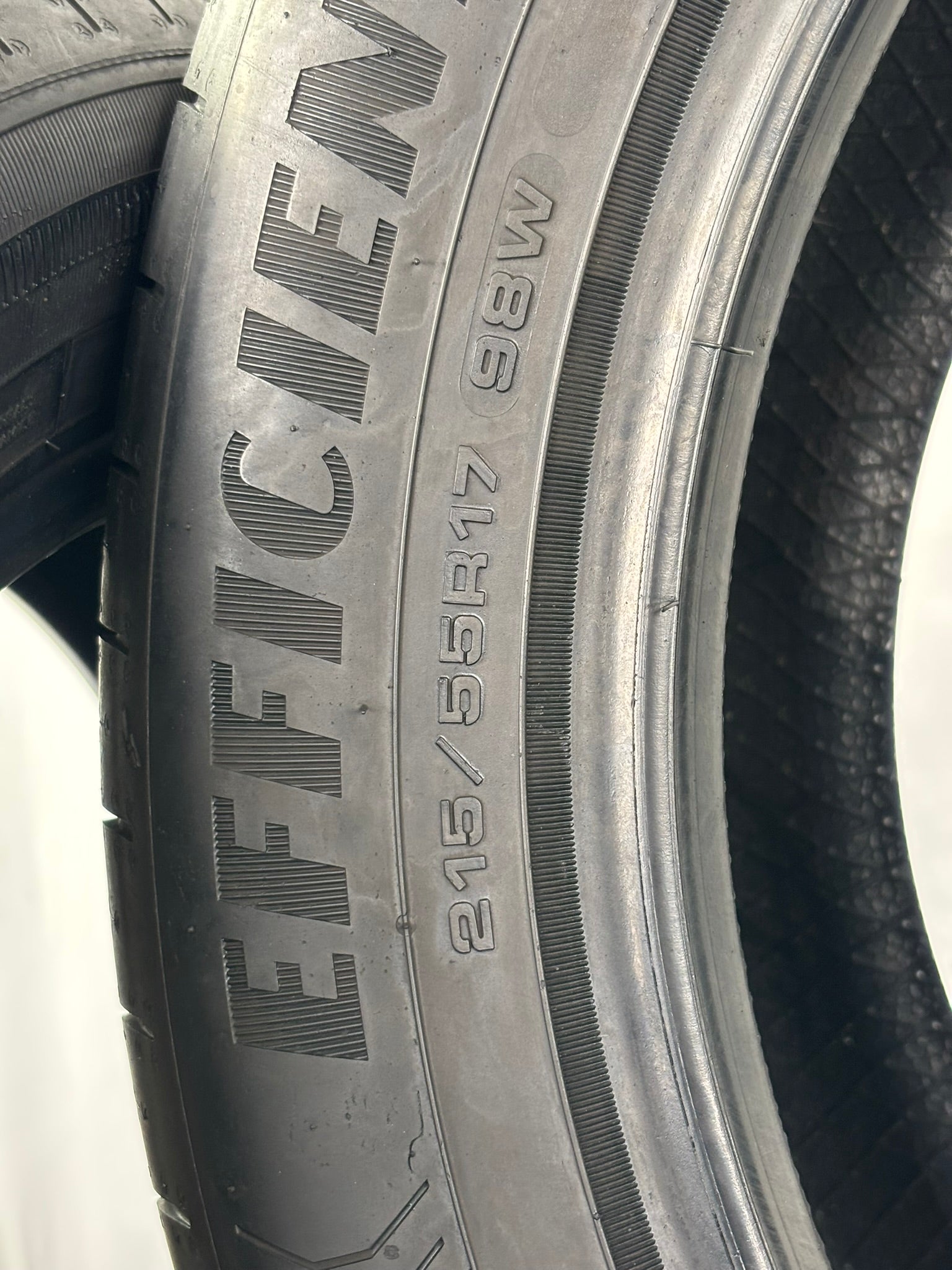 215/55 R17 98W Good Year Efficient Grip
