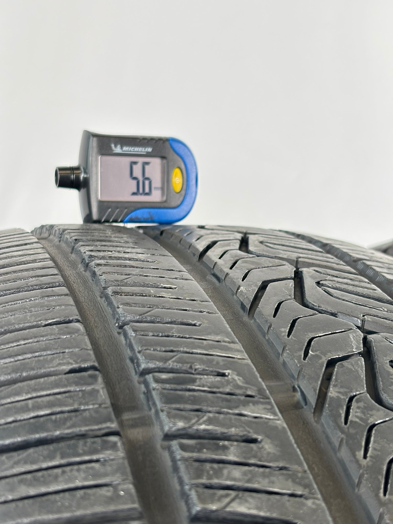 255/60 R17 110V Nitto Nt-421