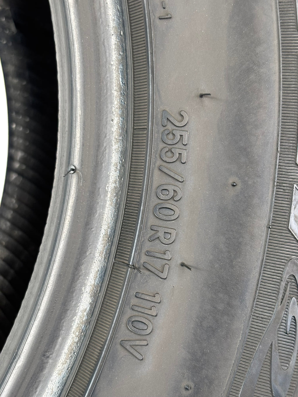 255/60 R17 110V Nitto Nt-421