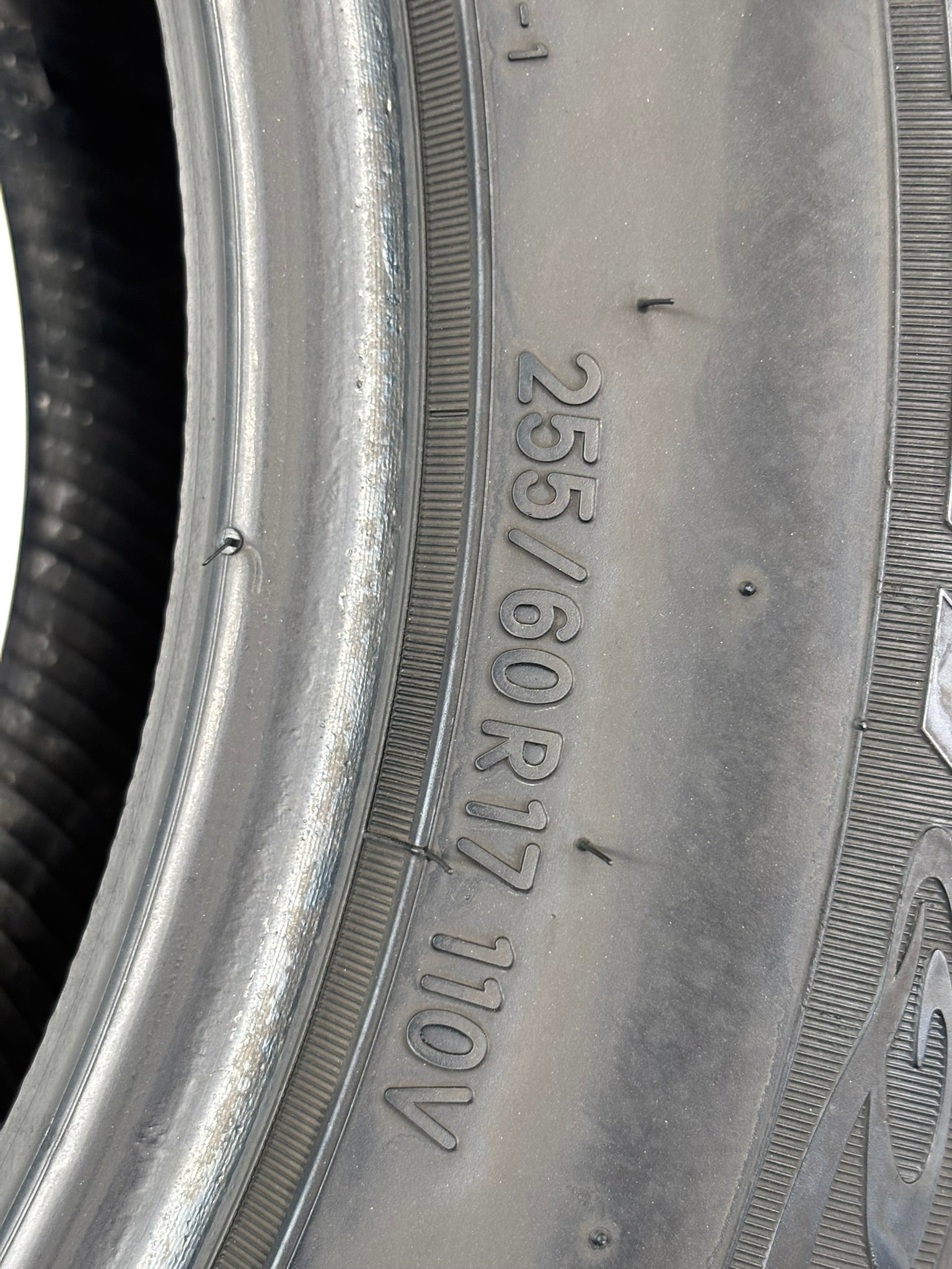 255/60 R17 110V Nitto Nt-421