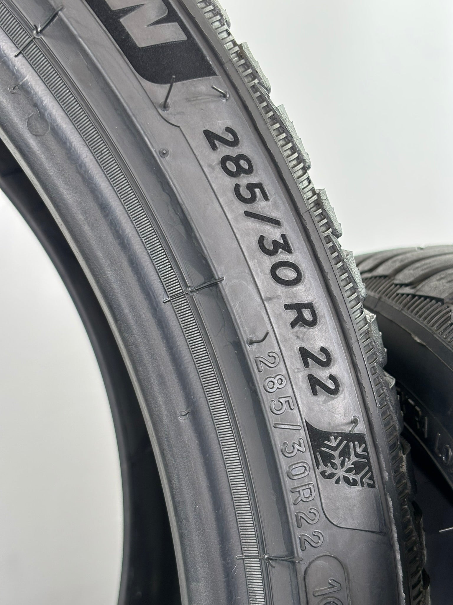 285/30 R22 101W XL Michelin Pilot Alpin5
