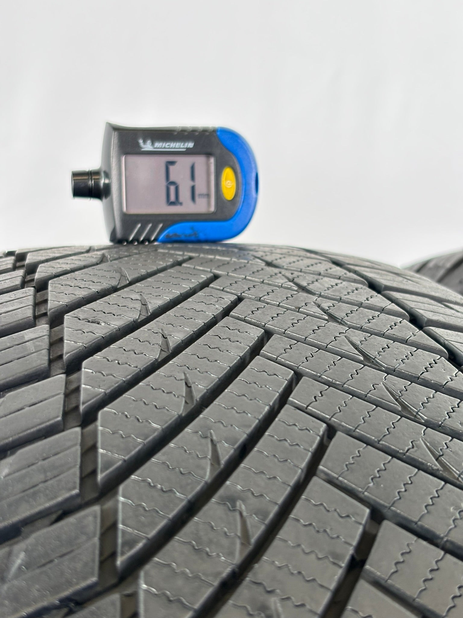 225/50 R18 99W Minerva All Season M+S