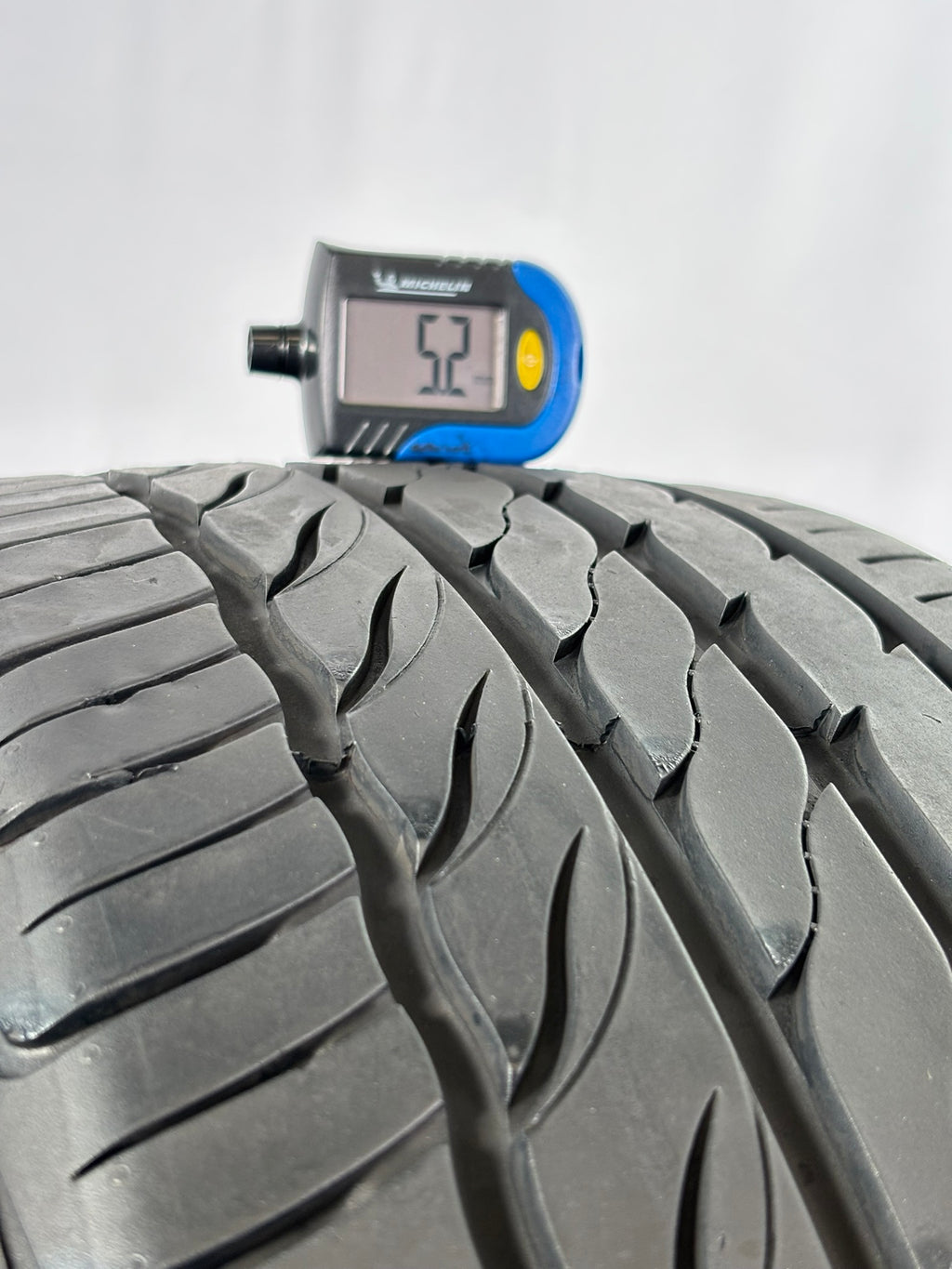 215/45 R17 91W XL Massimo Tire Leone L1 M+S