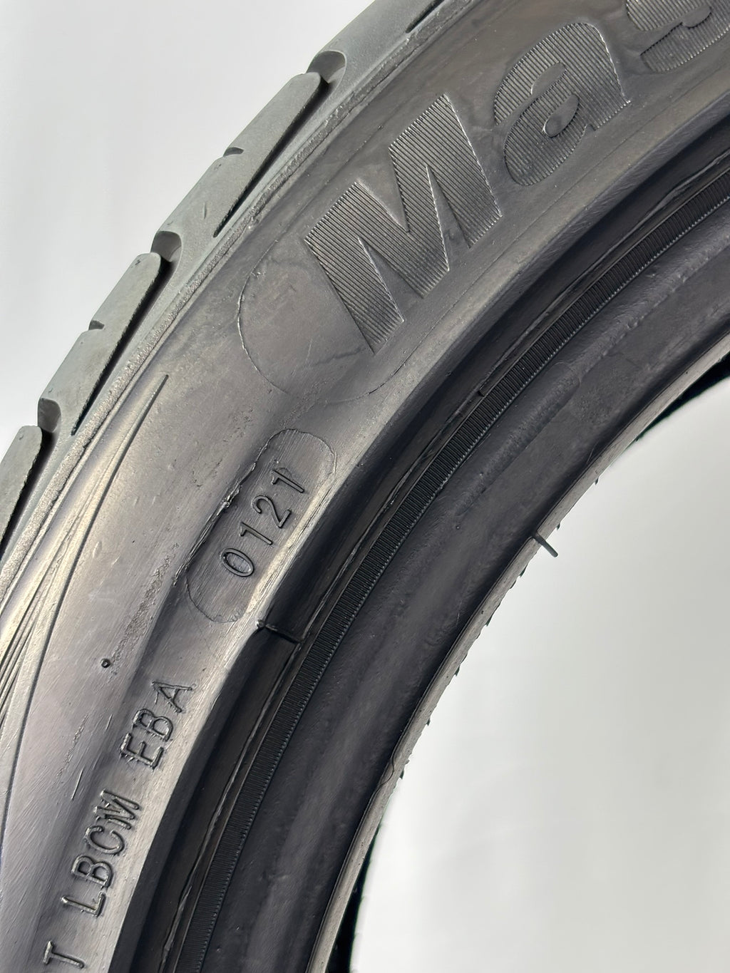 215/45 R17 91W XL Massimo Tire Leone L1 M+S