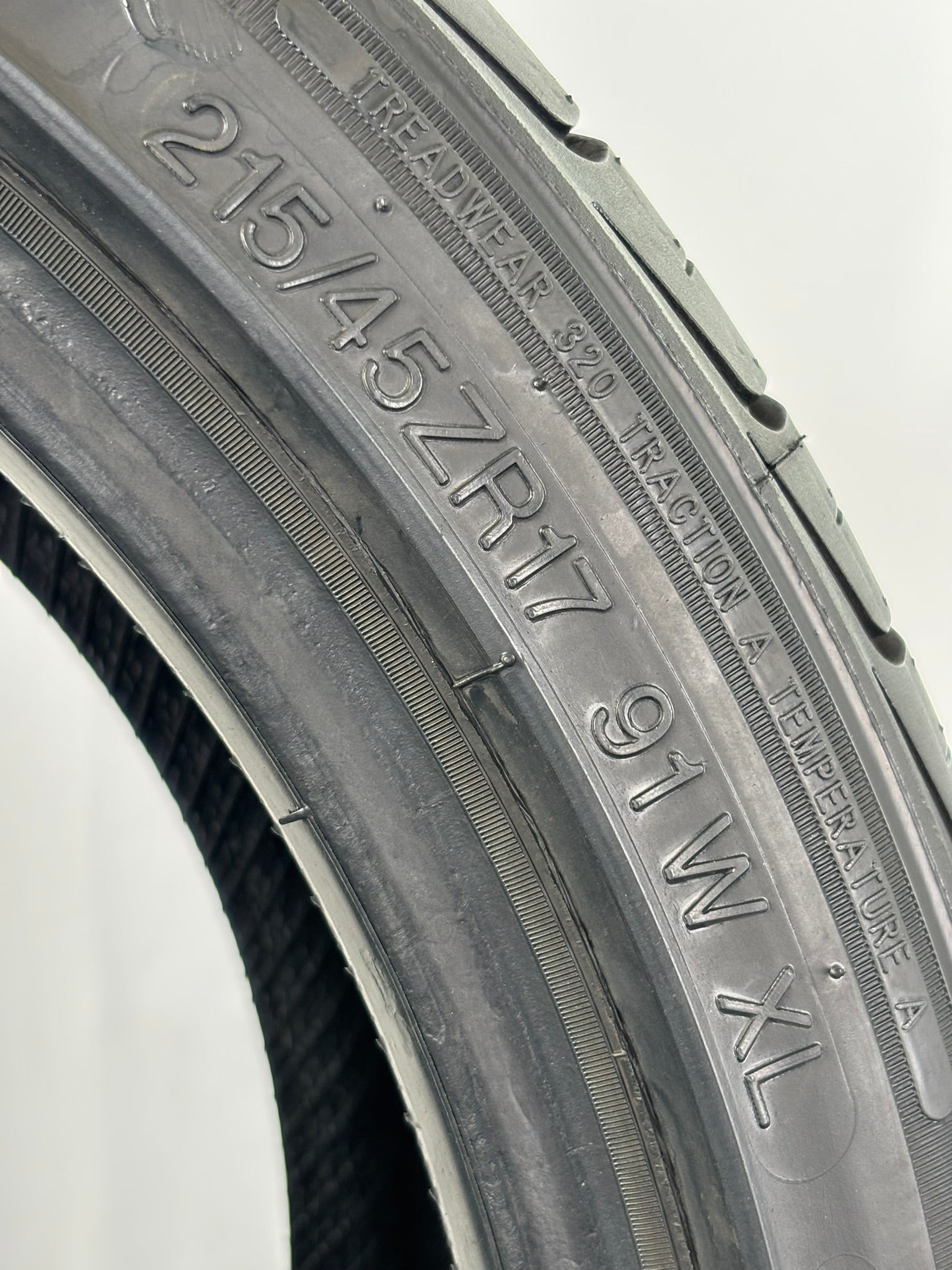 215/45 R17 91W XL Massimo Tire Leone L1 M+S