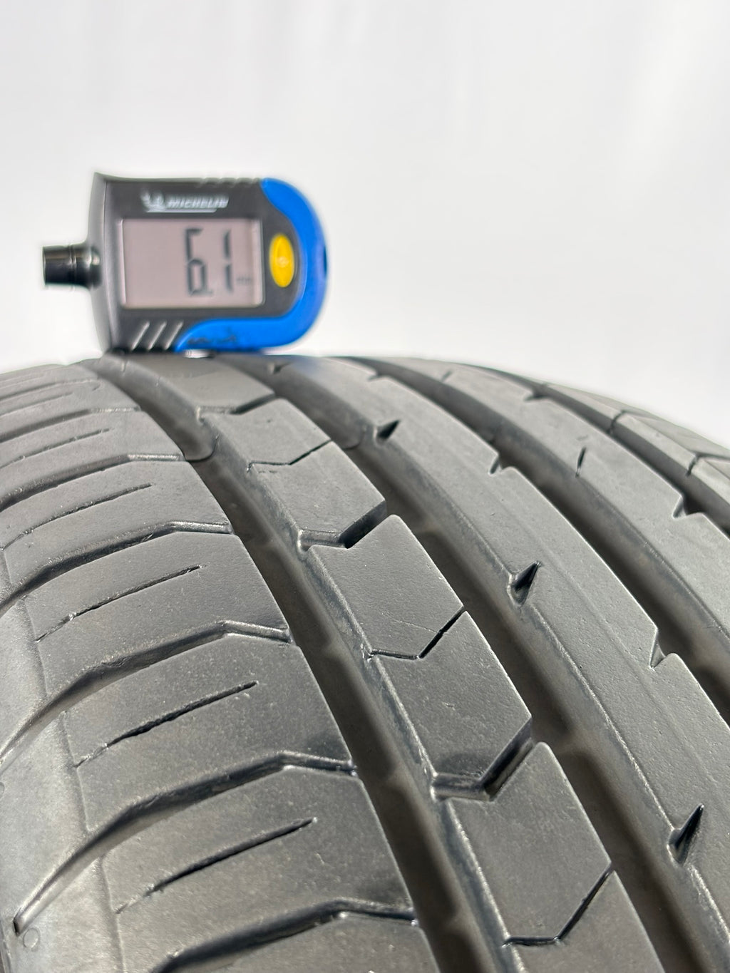 205/55 R16 94V XL Momo Top Run M300