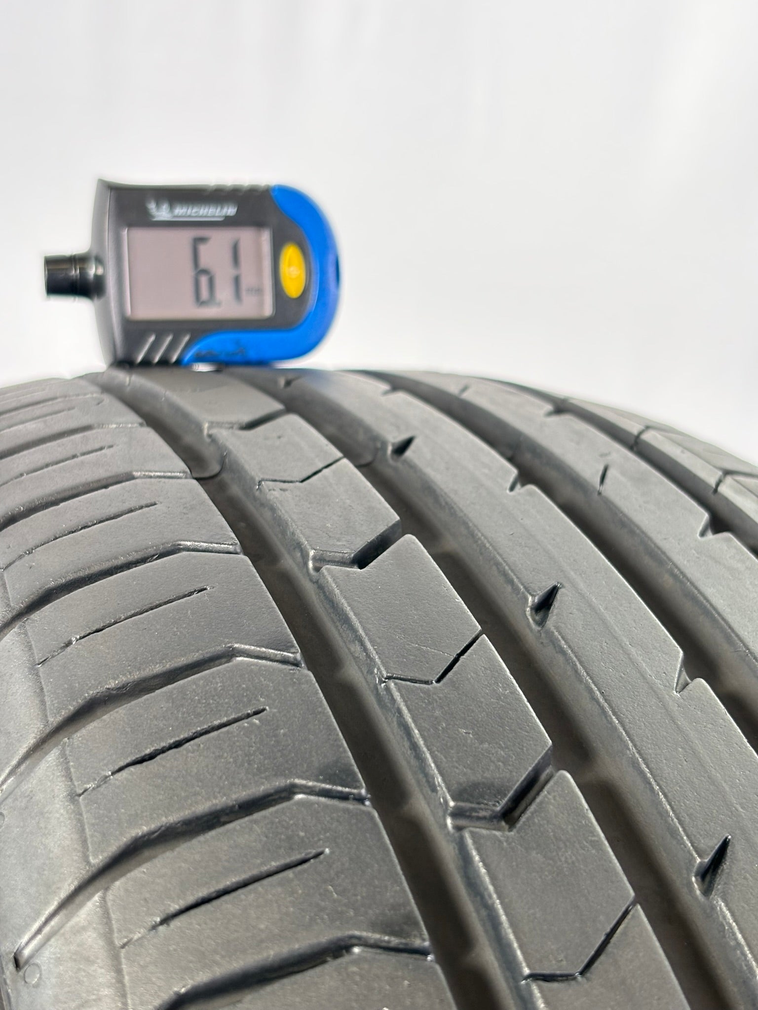 205/55 R16 94V XL Momo Top Run M300