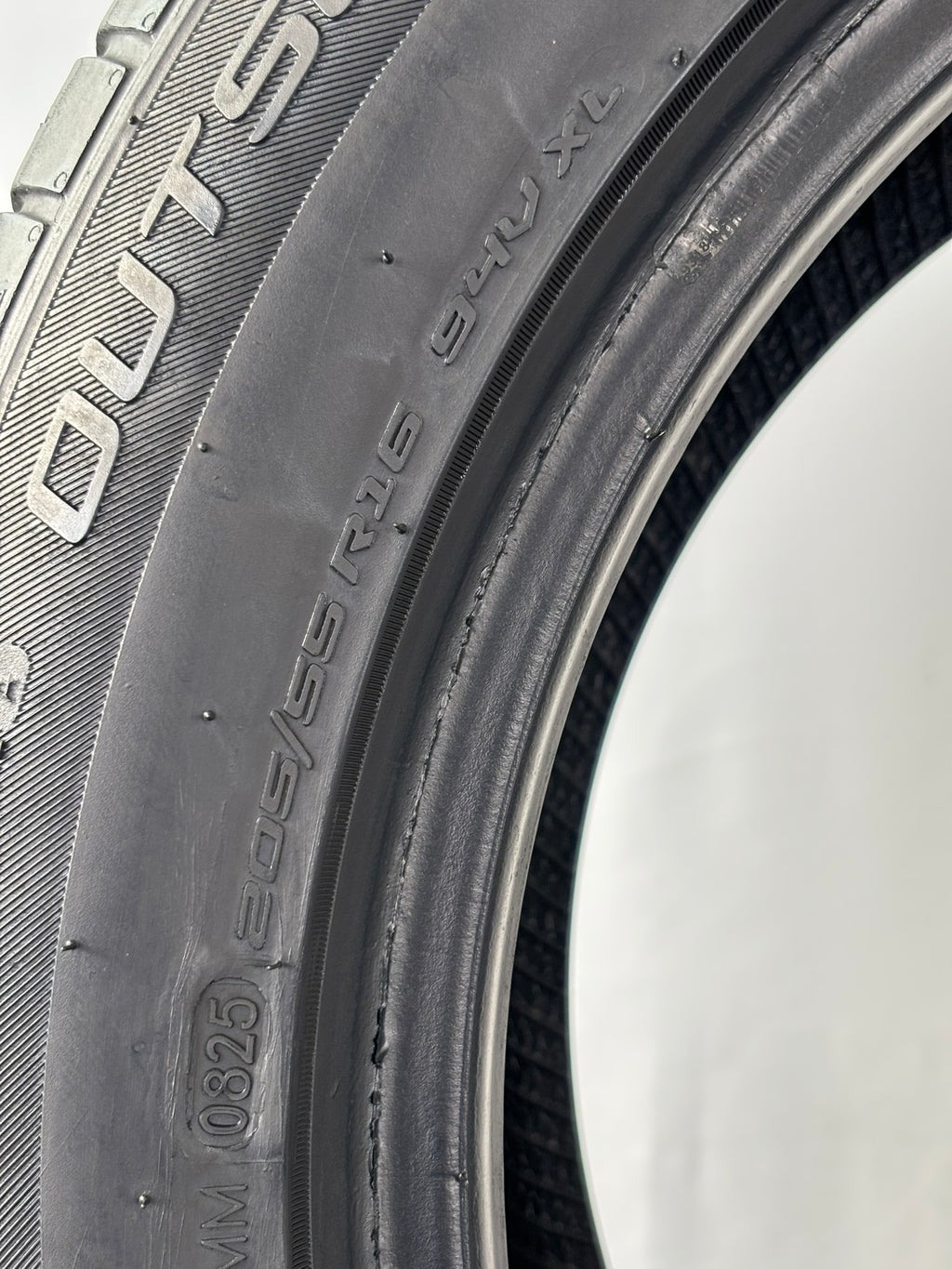 205/55 R16 94V XL Momo Top Run M300