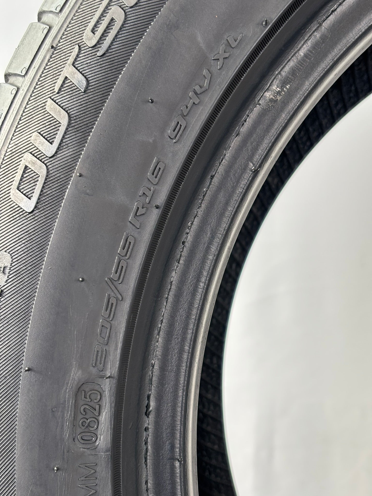 205/55 R16 94V XL Momo Top Run M300