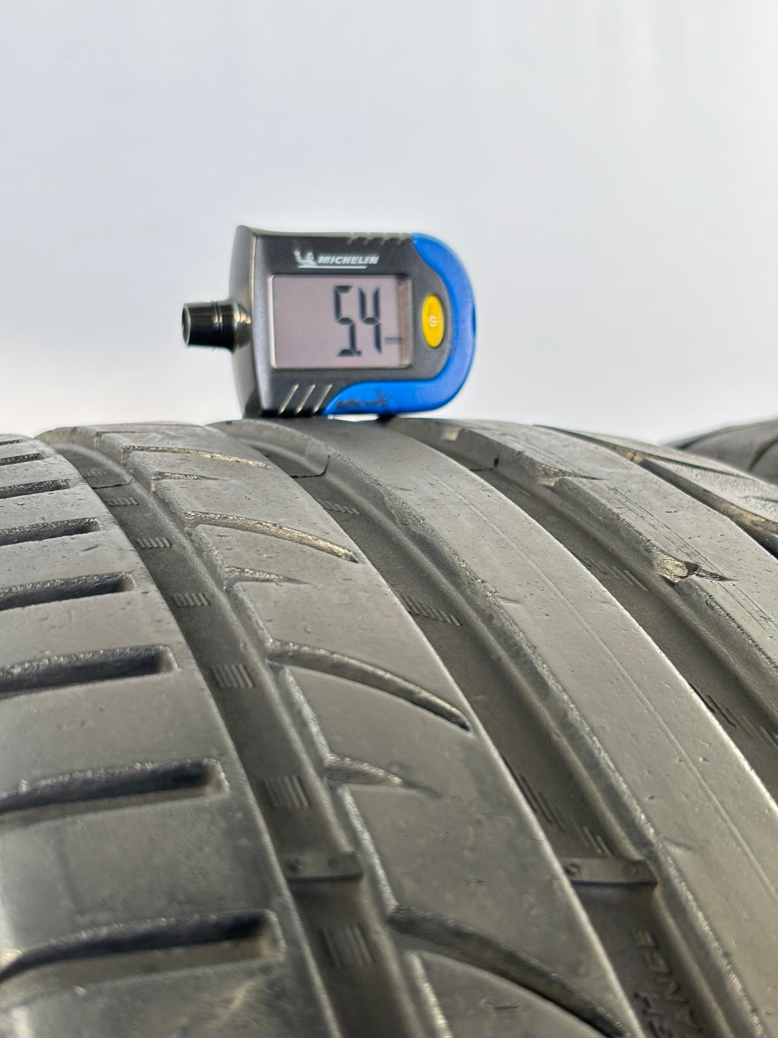 215/45 R17 91W XL Riken Uhp
