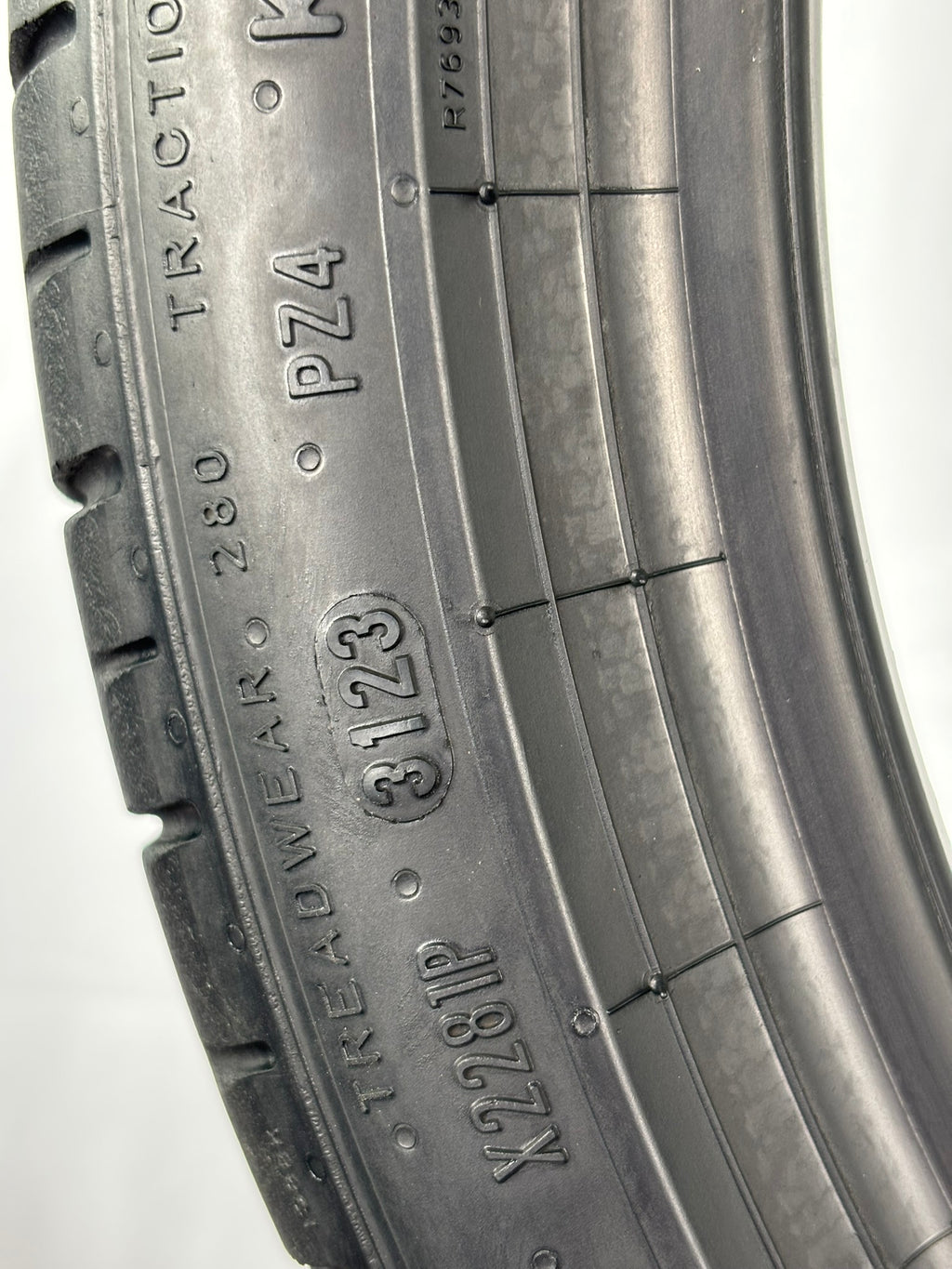 225/40 R19 93Y Pirelli P-Zero MO-S