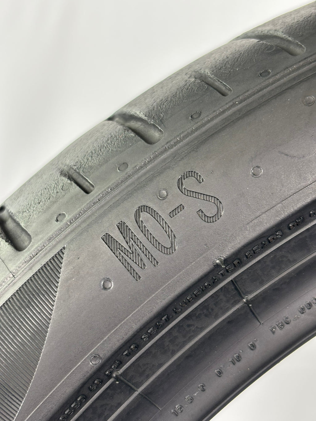225/40 R19 93Y Pirelli P-Zero MO-S