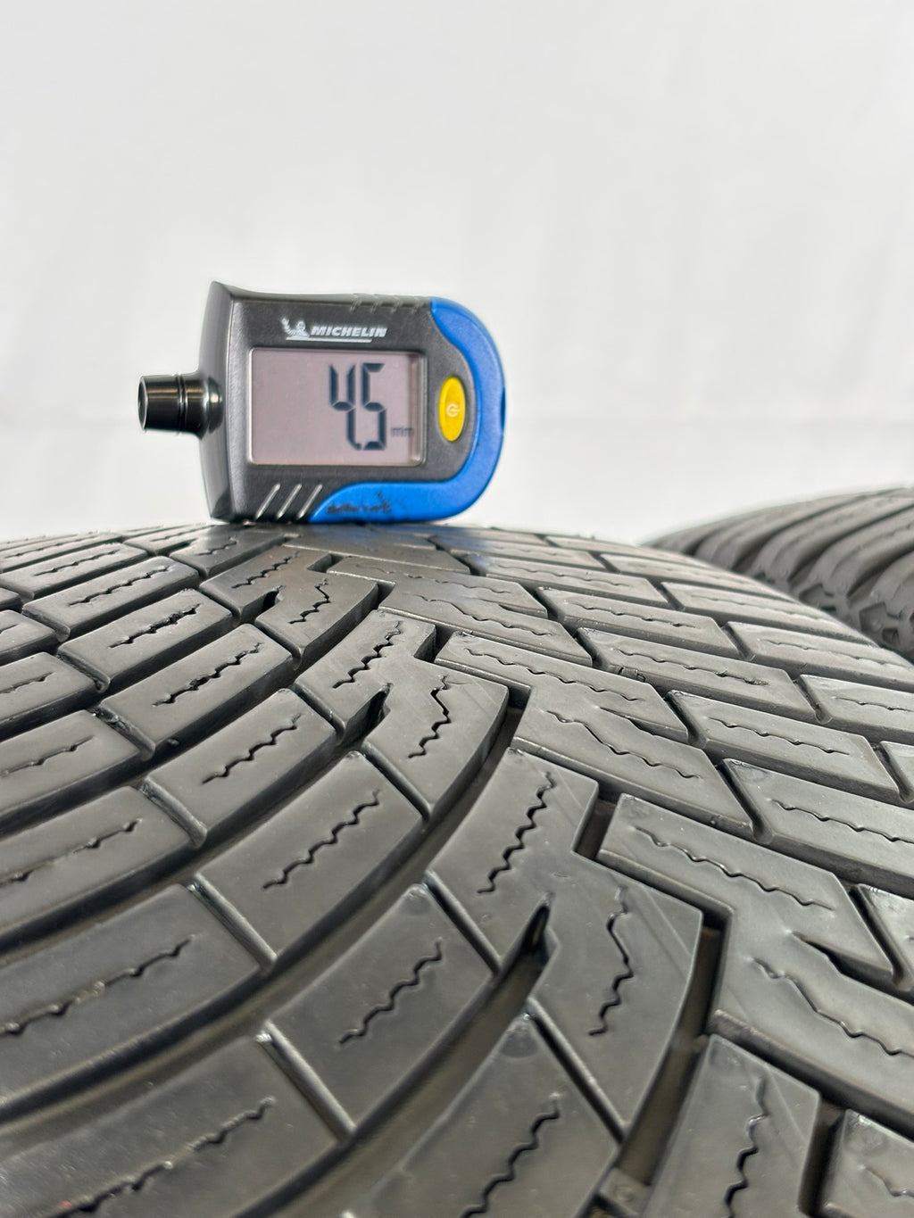 205/45 R17 88V Pirelli All Season Cinturato