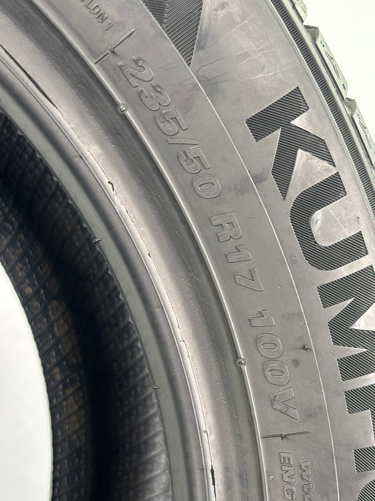 235/50 R17 100V Kumho WinterCraft M+S