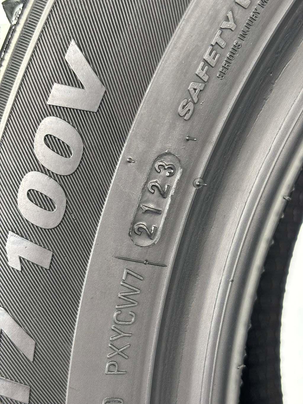 235/50 R17 100V Kumho WinterCraft M+S