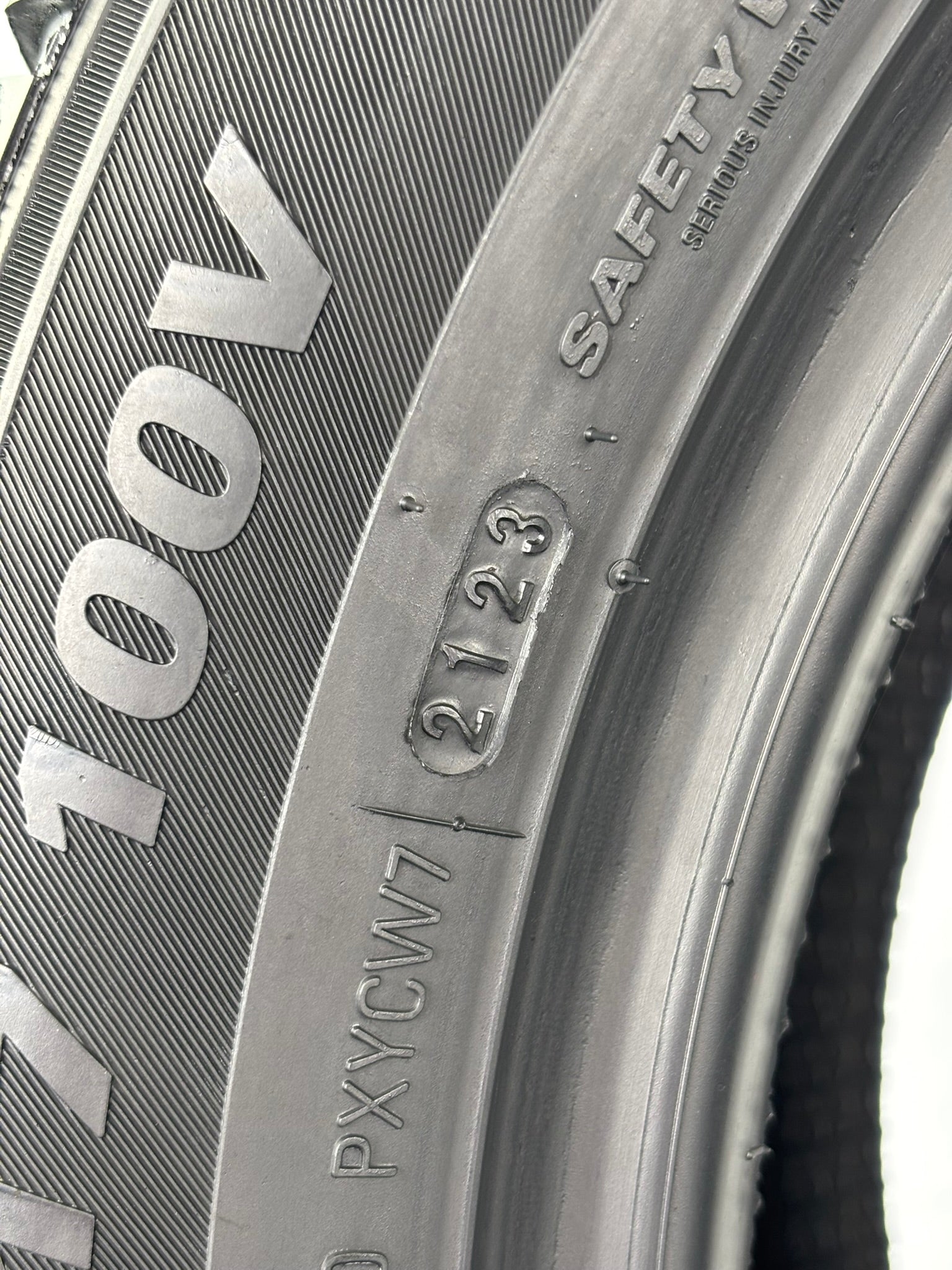 235/50 R17 100V Kumho WinterCraft M+S