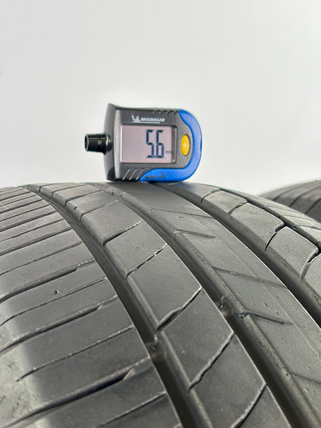 225/55 R18 102W Kumho Ecsta