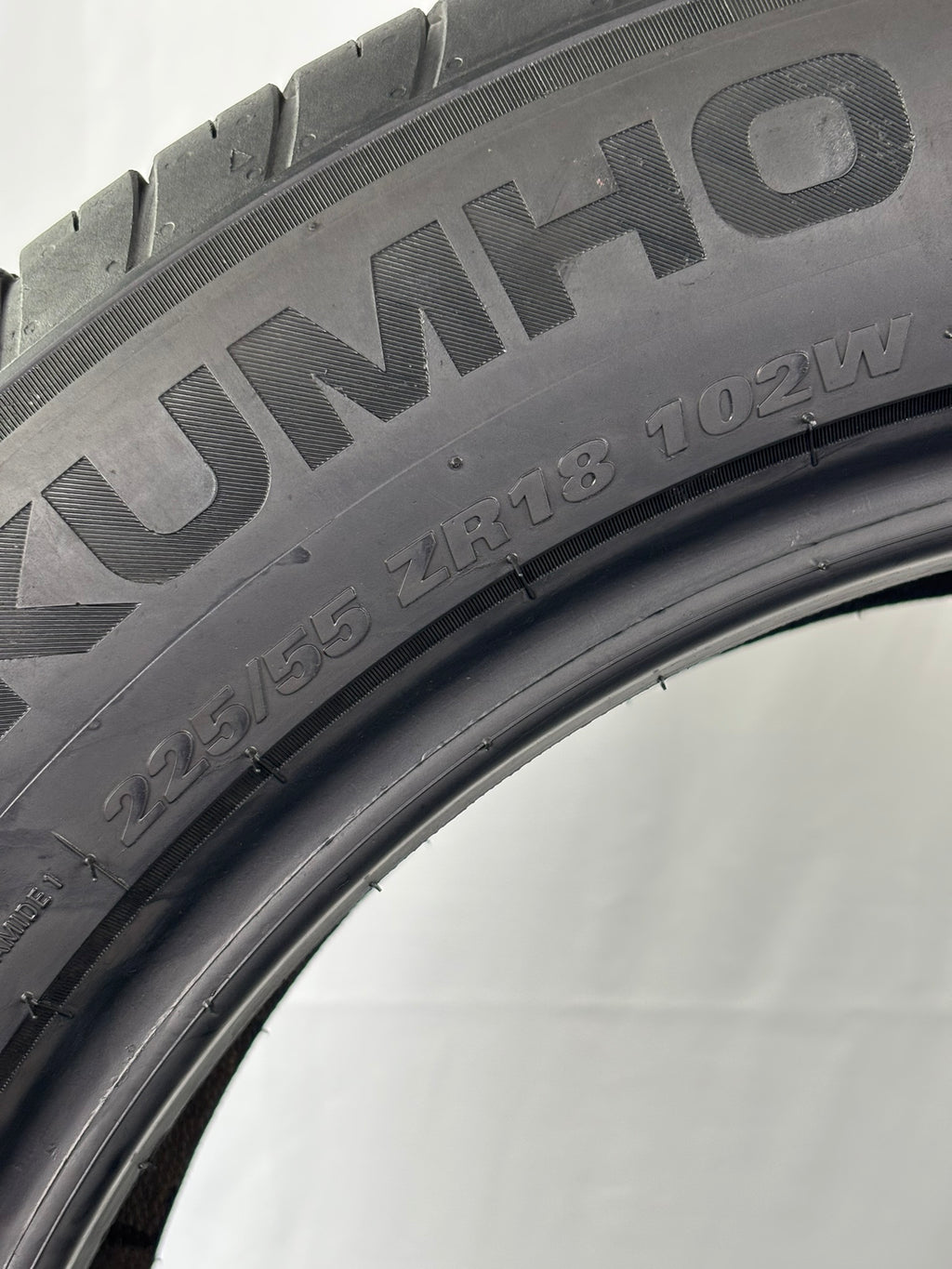 225/55 R18 102W Kumho Ecsta