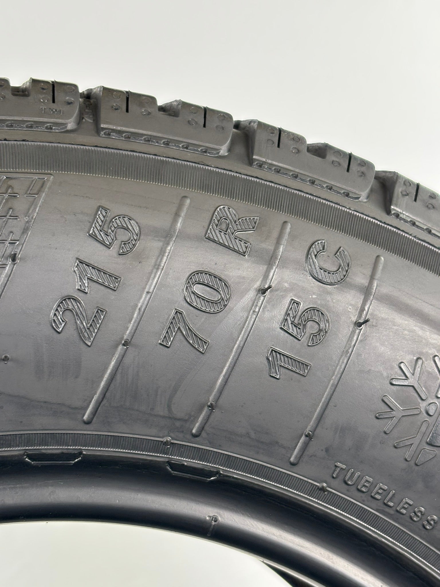 215/70 R15C 107S Kleber Transpro 4S