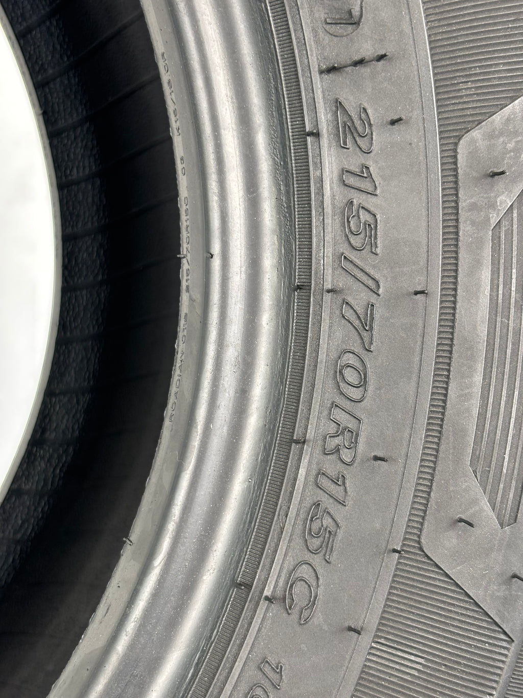 215/70 R15C 107/109S Nexen Roadian Ct8