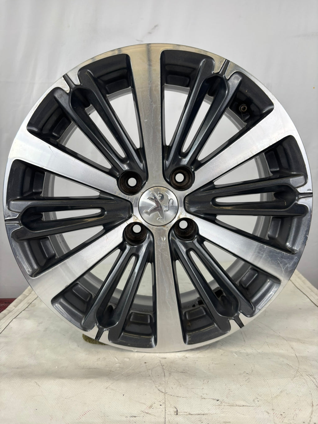 1 Cerchio in lega Peugeot 16"