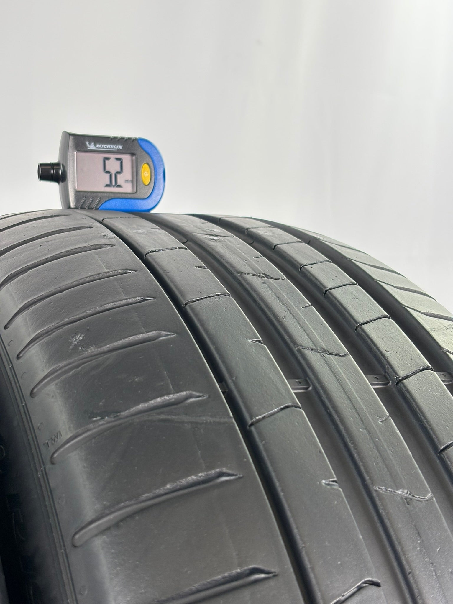 245/40 R19 98Y Pirelli Pzero