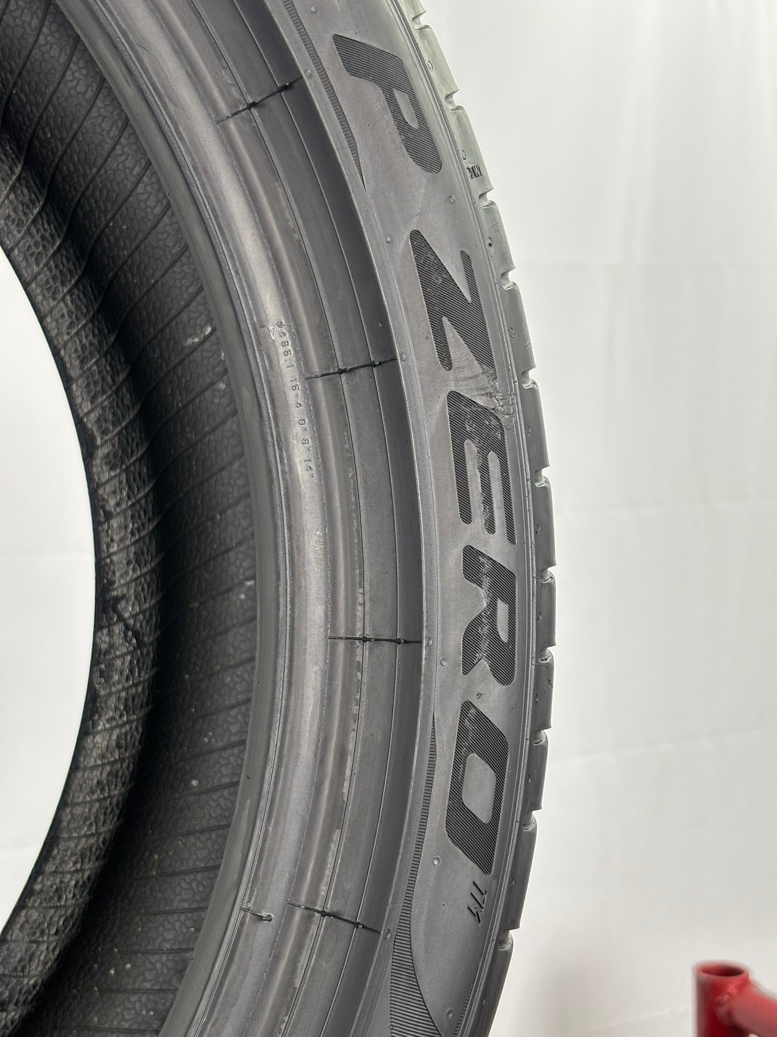 245/40 R19 98Y Pirelli Pzero