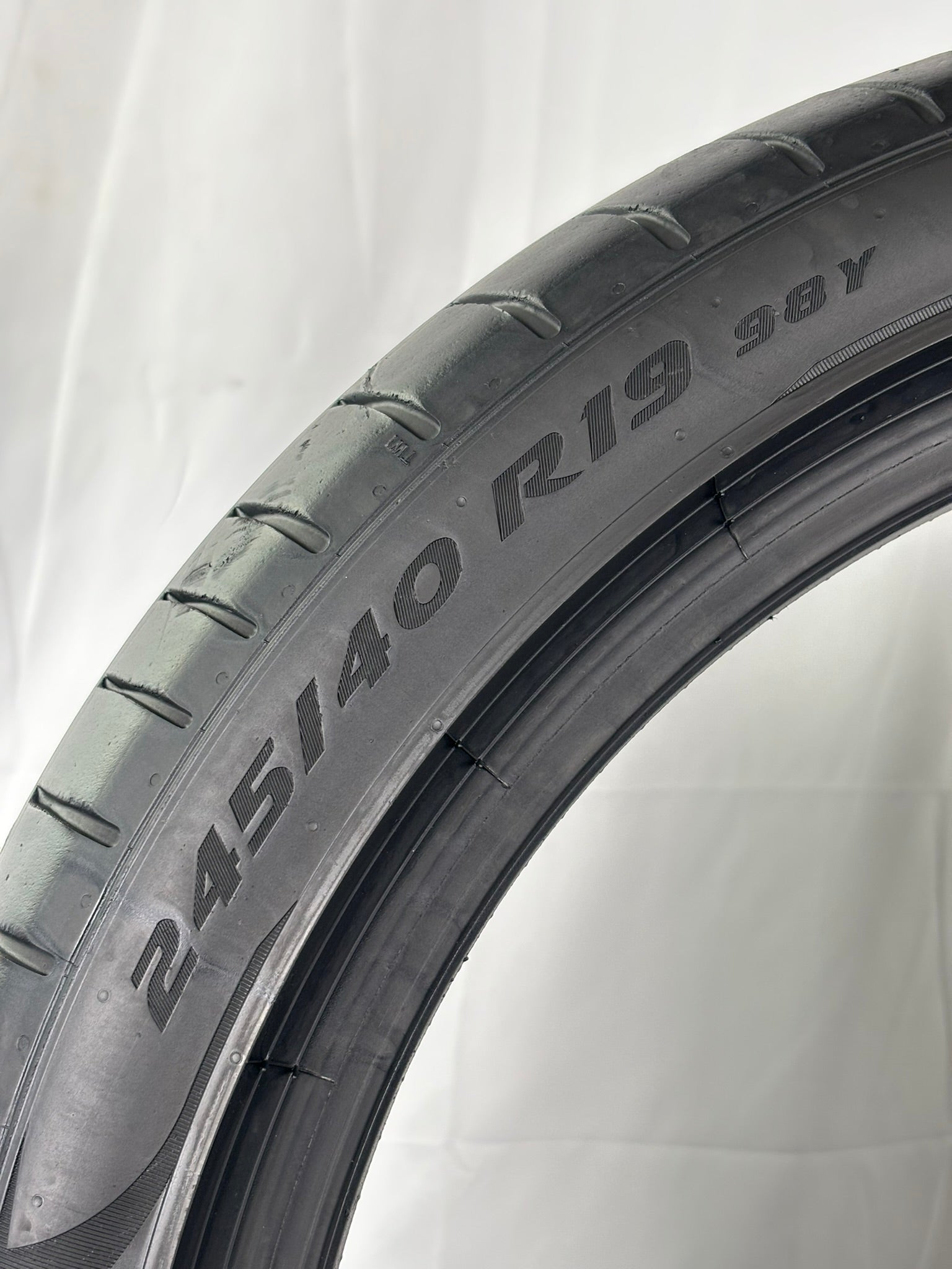 245/40 R19 98Y Pirelli Pzero