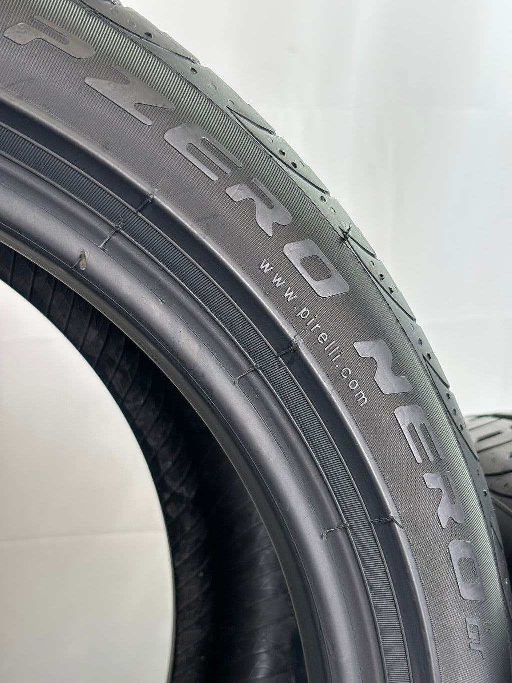 245/40 R18 97Y Pirelli Pzero Nero gt