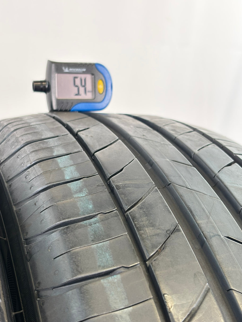 215/65 R17 99V Kumho Ecsta Hs52